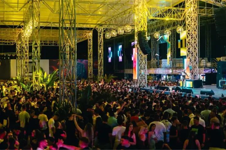 Mega Discoteca Tineretului — moment din galerie 007