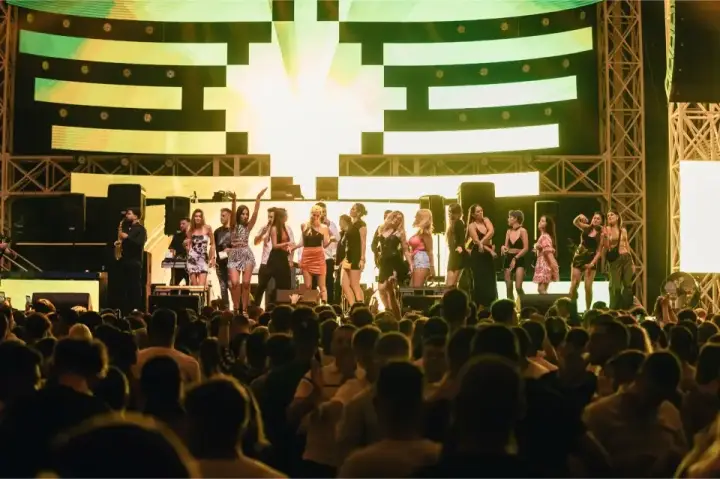 Mega Discoteca Tineretului — moment din galerie 023