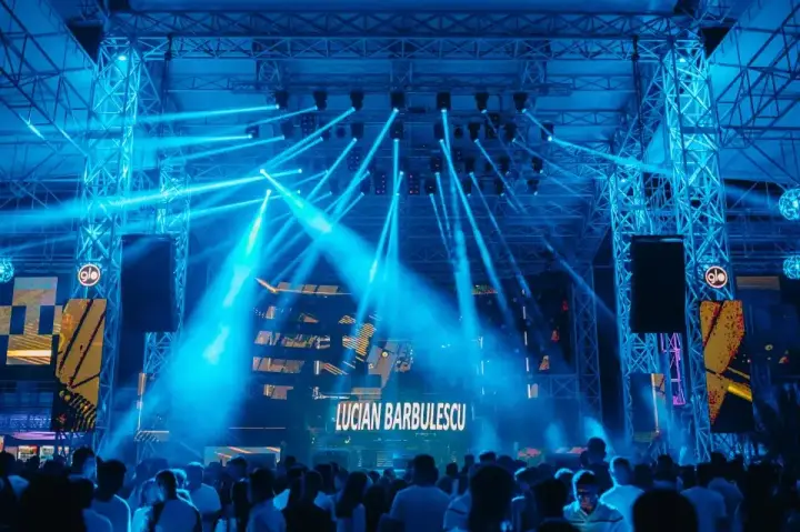 Mega Discoteca Tineretului — moment din galerie 024
