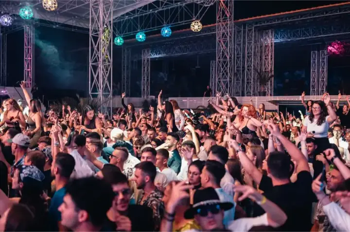 Mega Discoteca Tineretului — moment din galerie 035