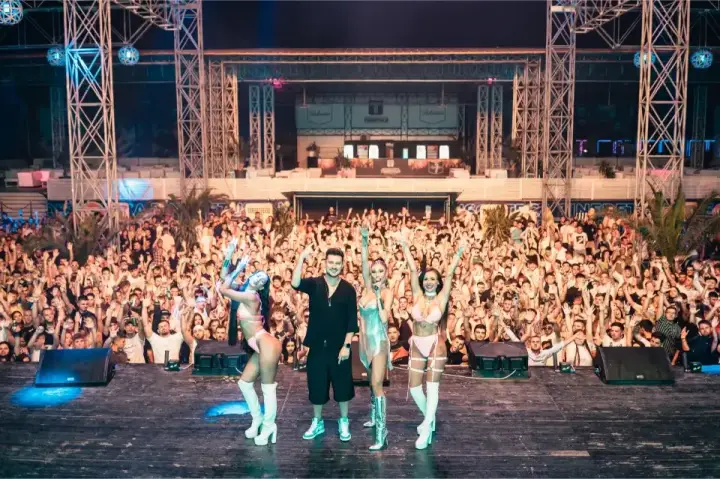 Mega Discoteca Tineretului — moment din galerie 049