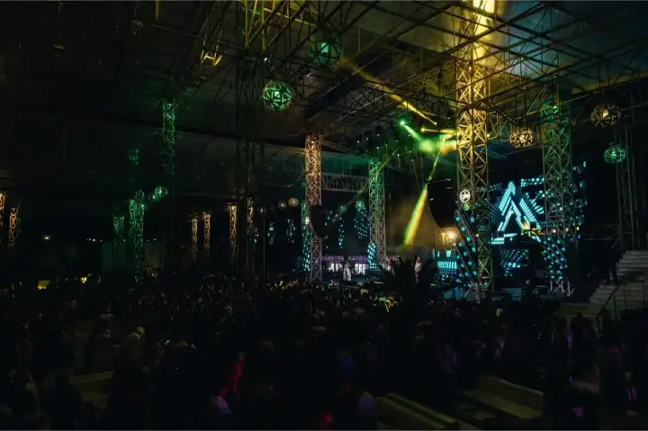 Mega Discoteca Tineretului — moment din galerie 068