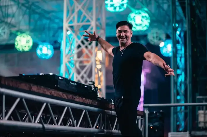 Mega Discoteca Tineretului — moment din galerie 070