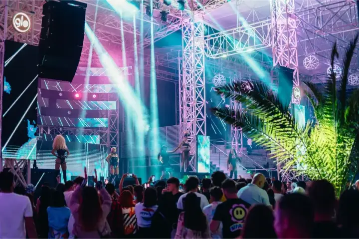Mega Discoteca Tineretului — moment din galerie 075