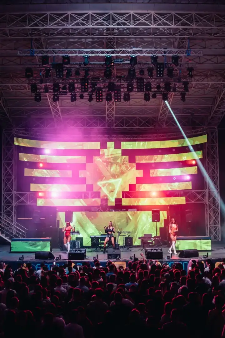 Mega Discoteca Tineretului — moment din galerie 089