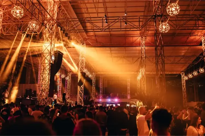 Mega Discoteca Tineretului — moment din galerie 091