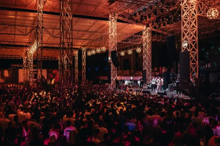 Mega Discoteca Tineretului — moment din galerie 106