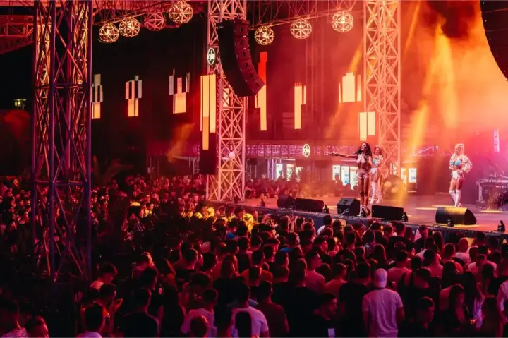 Mega Discoteca Tineretului — moment din galerie 114