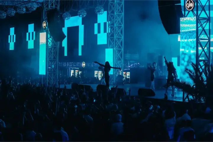 Mega Discoteca Tineretului — moment din galerie 120