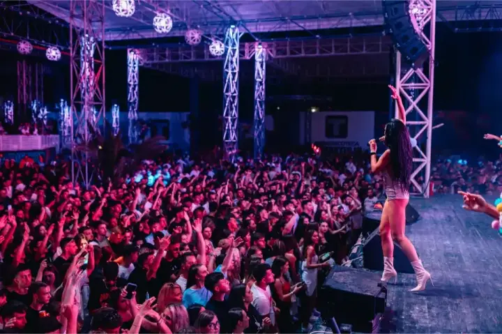 Mega Discoteca Tineretului — moment din galerie 123