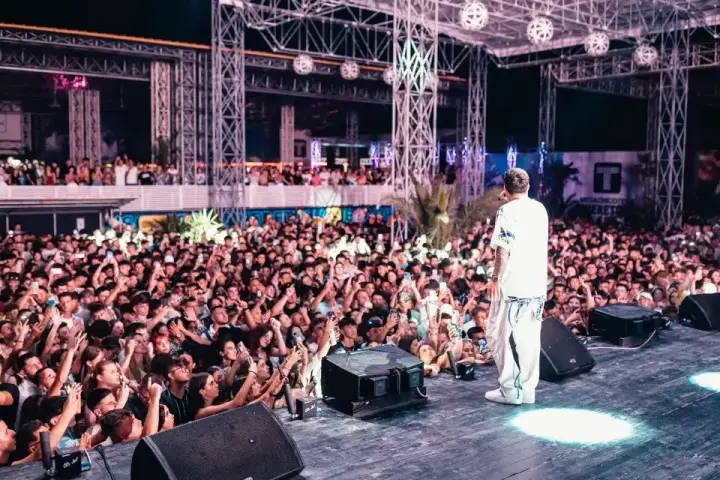 Mega Discoteca Tineretului — moment din galerie 125