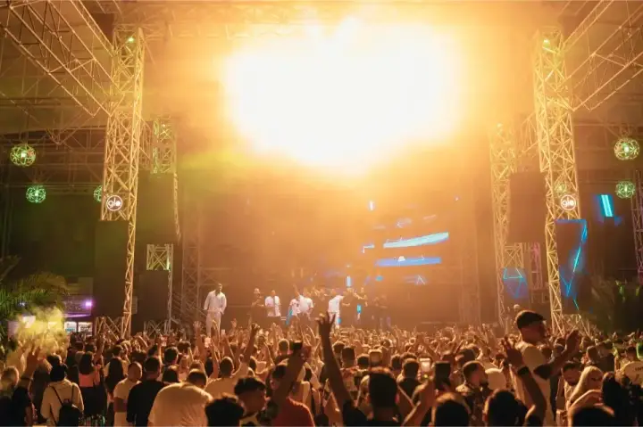 Mega Discoteca Tineretului — moment din galerie 152
