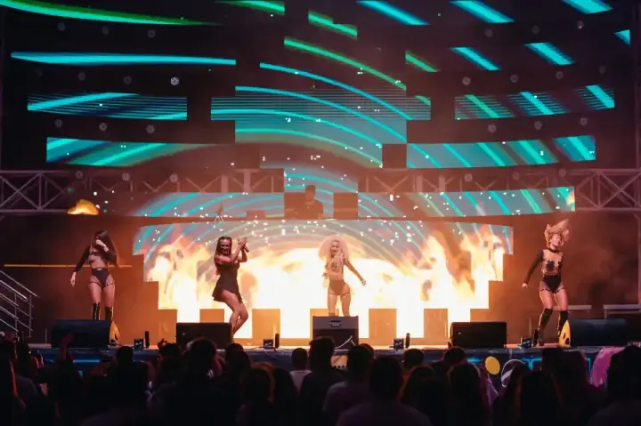 Mega Discoteca Tineretului — moment din galerie 153