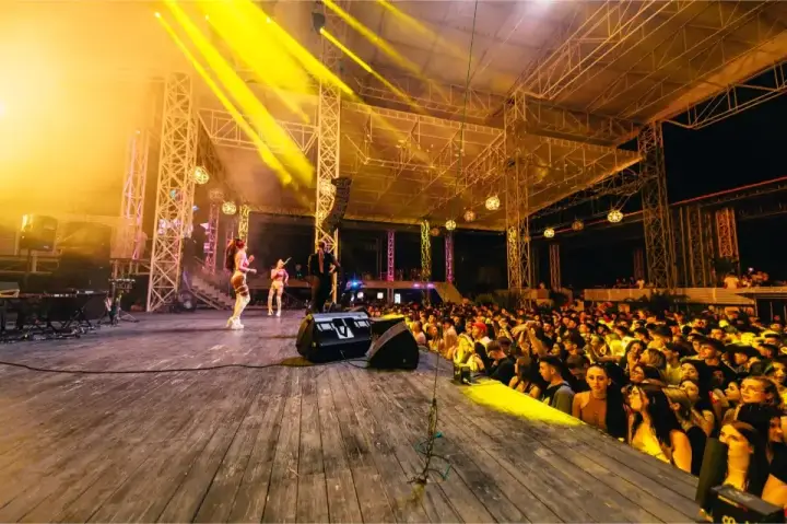 Mega Discoteca Tineretului — moment din galerie 164