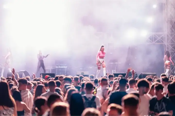 Mega Discoteca Tineretului — moment din galerie 169