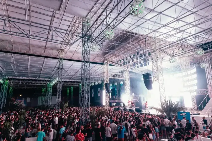 Mega Discoteca Tineretului — moment din galerie 171