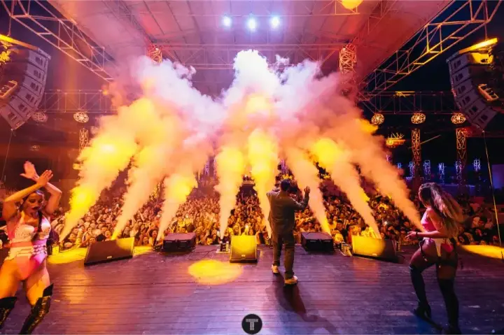 Mega Discoteca Tineretului — moment din galerie 189