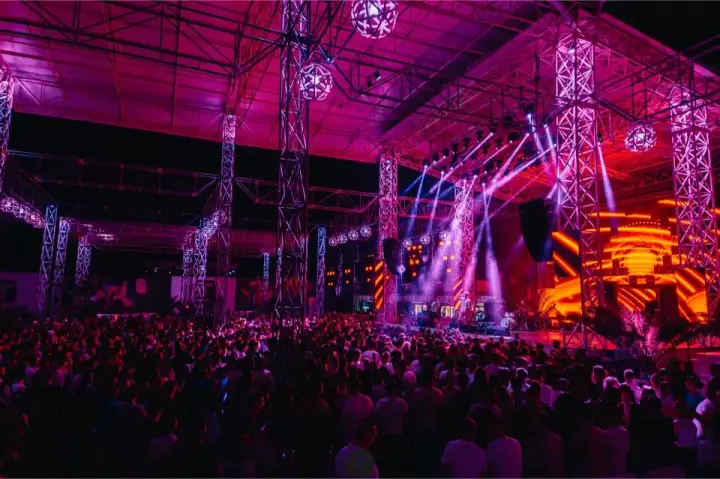 Mega Discoteca Tineretului — moment din galerie 206