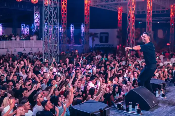 Mega Discoteca Tineretului — moment din galerie 207