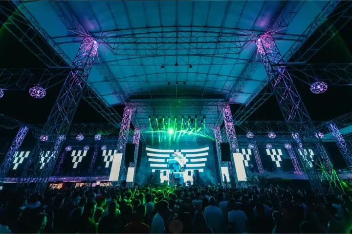 Mega Discoteca Tineretului — moment din galerie 226