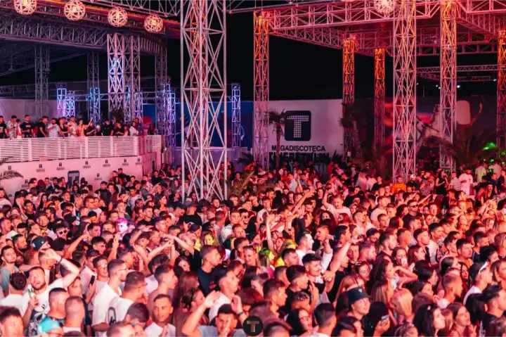 Mega Discoteca Tineretului — moment din galerie 228
