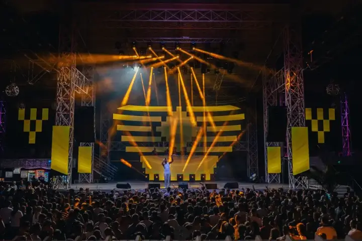 Mega Discoteca Tineretului — moment din galerie 235