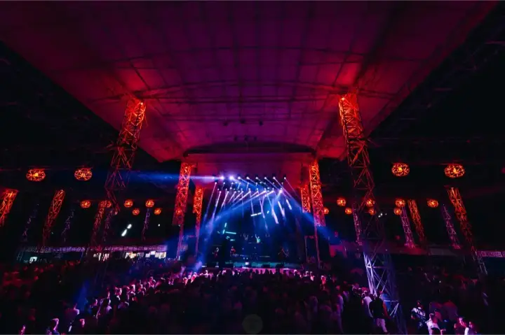 Mega Discoteca Tineretului — moment din galerie 237