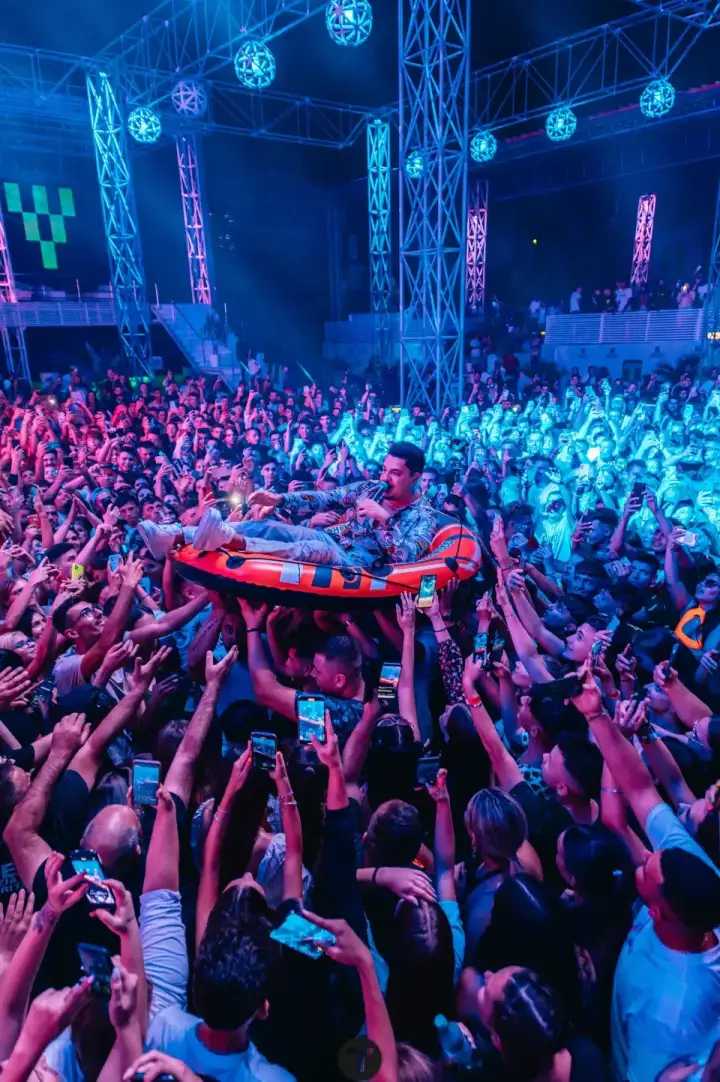 Mega Discoteca Tineretului — moment din galerie 240
